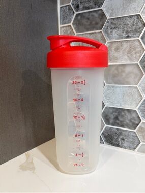 NWOT Tupperware Shaker Bottle.